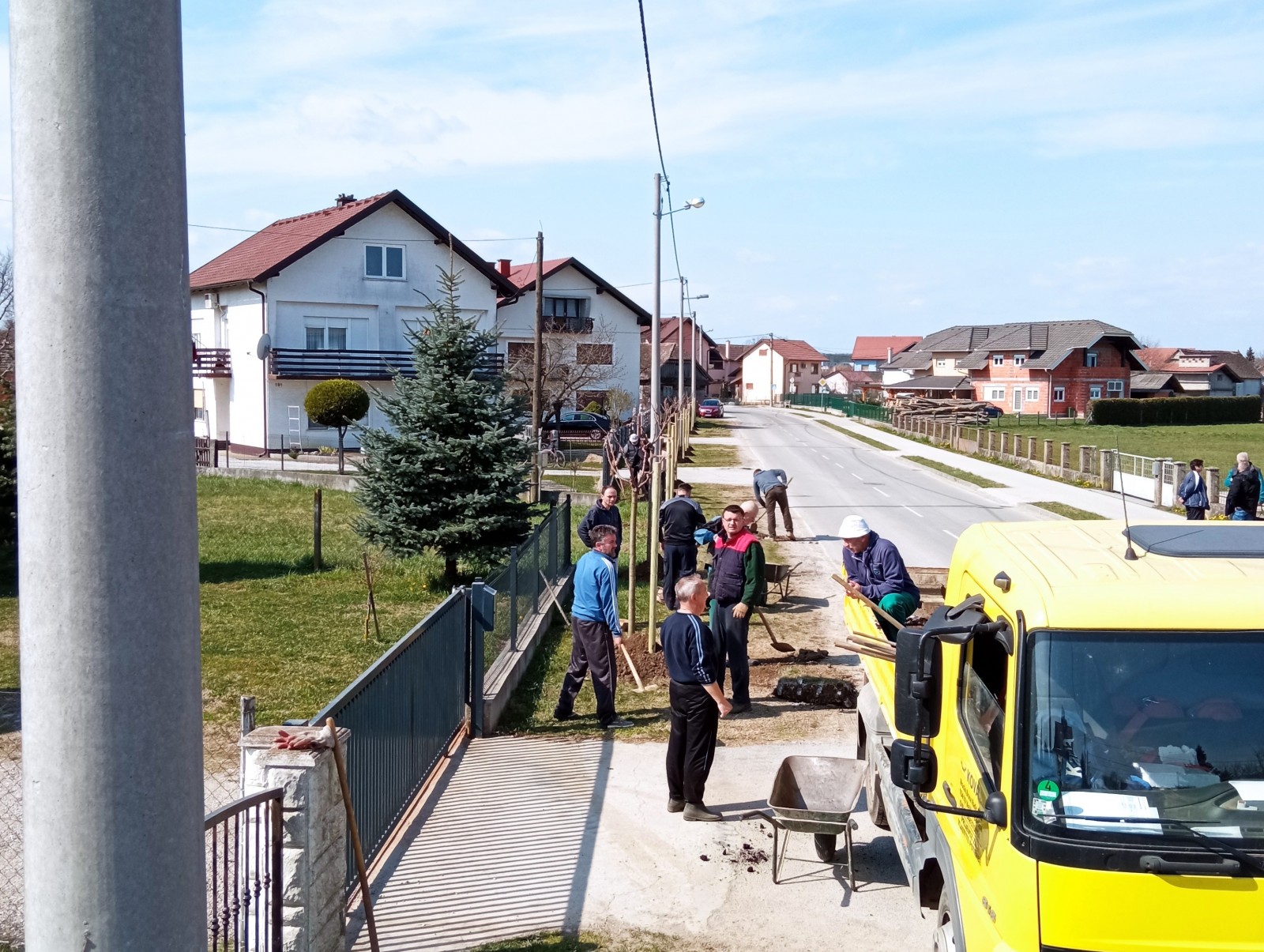 “Kad se male ruke slože…”