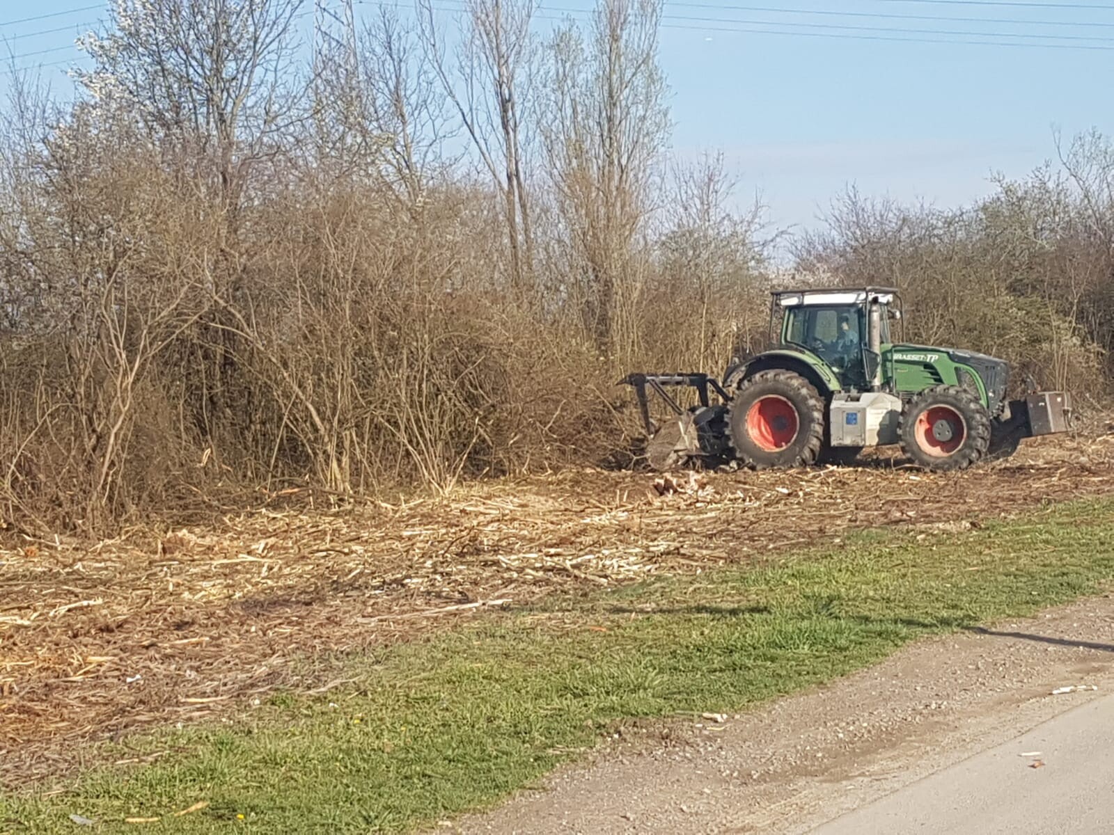 FOTO: Čišćenje raslinja kod Nove grabe